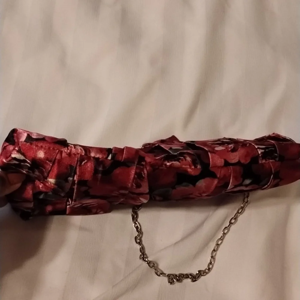 White House Black Market Satin Floral Pink Clutch Purse With Silver Chain Strap - Picture 8 of 9